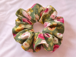 🌷 Floral Scrunchies – Your Hair’s Favorite Bouquet 🌷