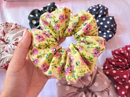 🌷 Floral Scrunchies – Your Hair’s Favorite Bouquet 🌷