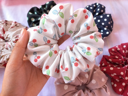 🌷 Floral Scrunchies – Your Hair’s Favorite Bouquet 🌷