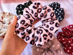 🌷 Floral Scrunchies – Your Hair’s Favorite Bouquet 🌷