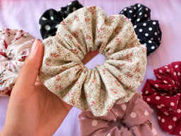 🌷 Floral Scrunchies – Your Hair’s Favorite Bouquet 🌷