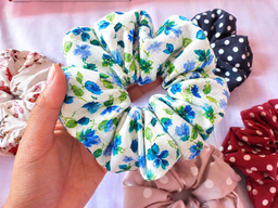 🌷 Floral Scrunchies – Your Hair’s Favorite Bouquet 🌷