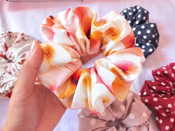 🌷 Floral Scrunchies – Your Hair’s Favorite Bouquet 🌷