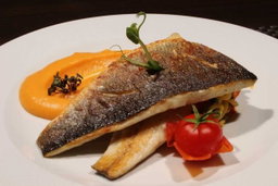 PESTE ȘI FRUCTE DE MARE