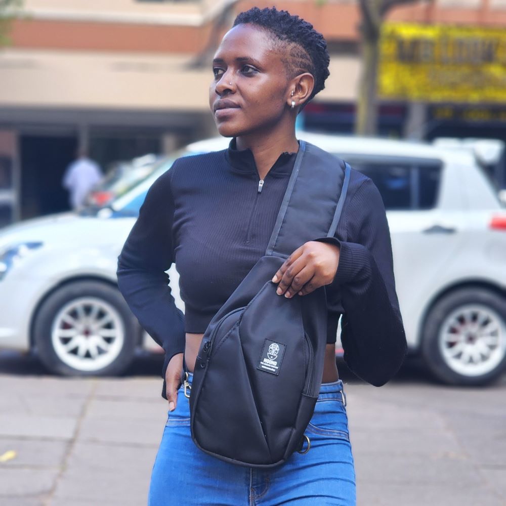 Jiji Chest bag black