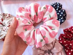 🌷 Floral Scrunchies – Your Hair’s Favorite Bouquet 🌷