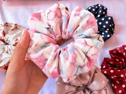 🌷 Floral Scrunchies – Your Hair’s Favorite Bouquet 🌷
