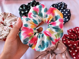 🌷 Floral Scrunchies – Your Hair’s Favorite Bouquet 🌷