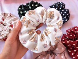 🌷 Floral Scrunchies – Your Hair’s Favorite Bouquet 🌷