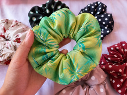 🌷 Floral Scrunchies – Your Hair’s Favorite Bouquet 🌷