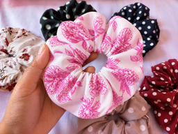 🌷 Floral Scrunchies – Your Hair’s Favorite Bouquet 🌷