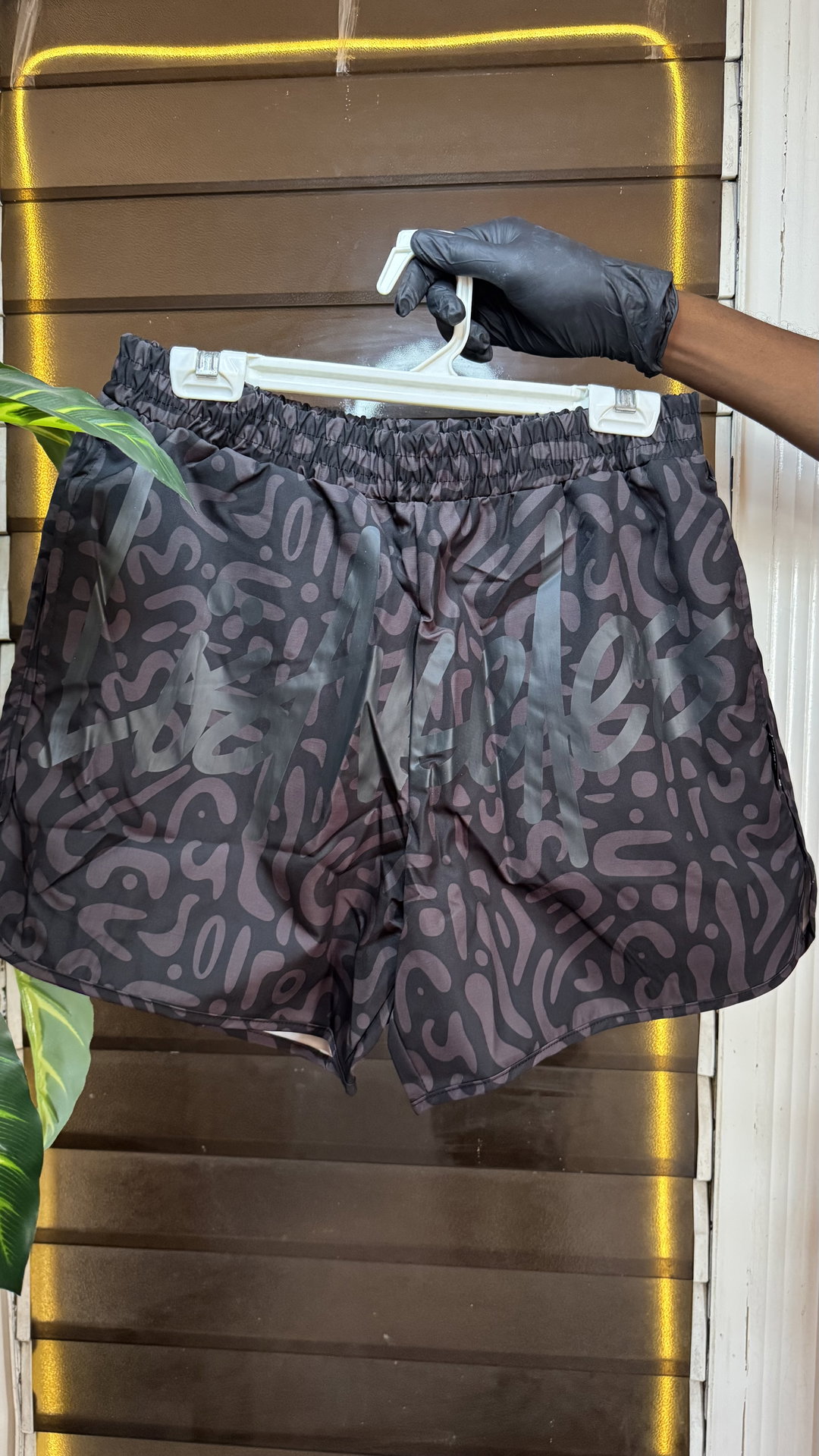 Short Graphic Print Swimming Black 1ZW5010