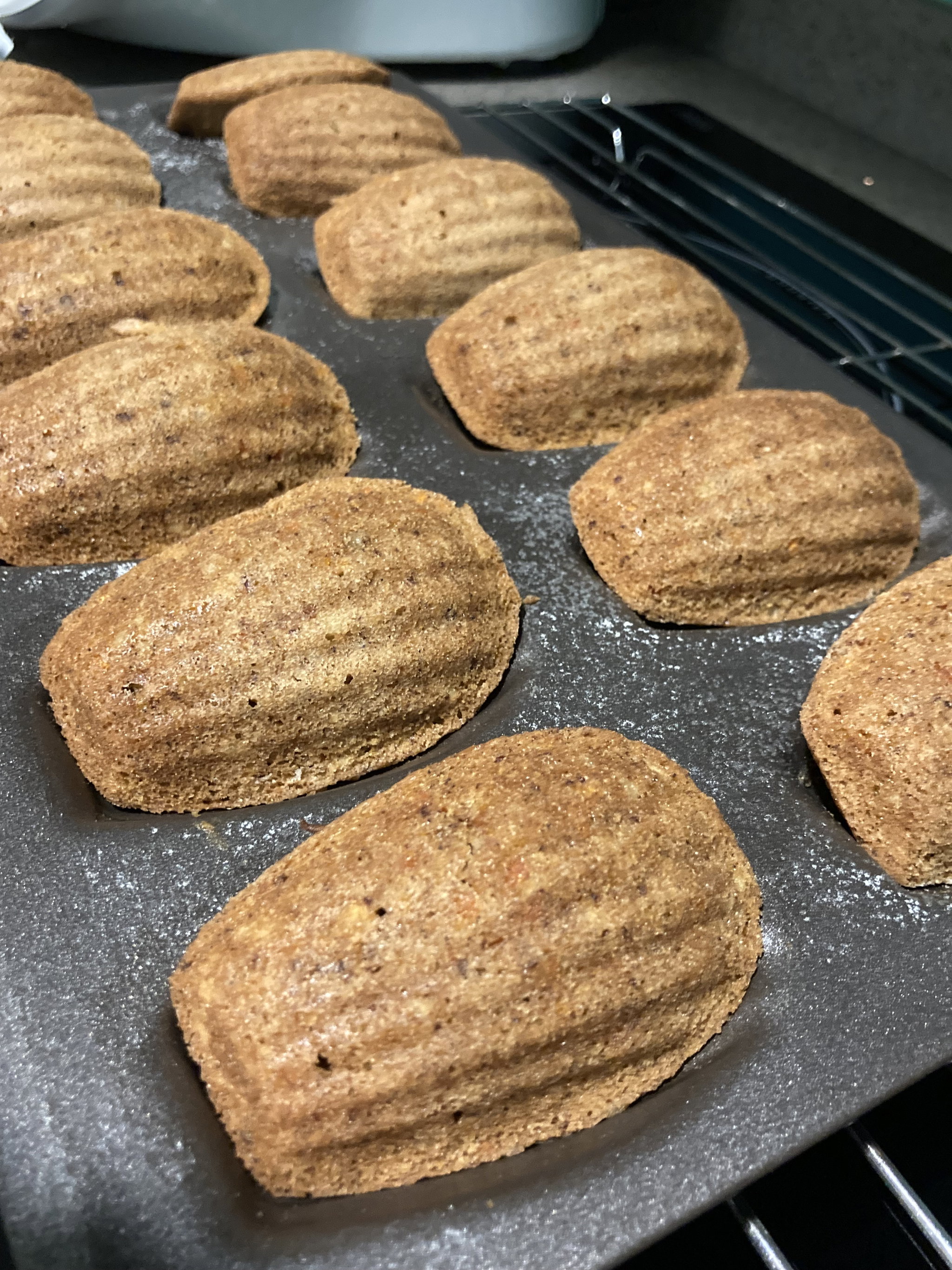Carrot Cake Madeleines (Box of 15)_2