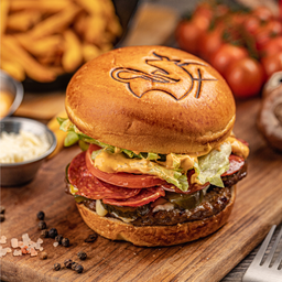Spice'n'Pepperoni Burger M + Frites + Boisson Gazeuse