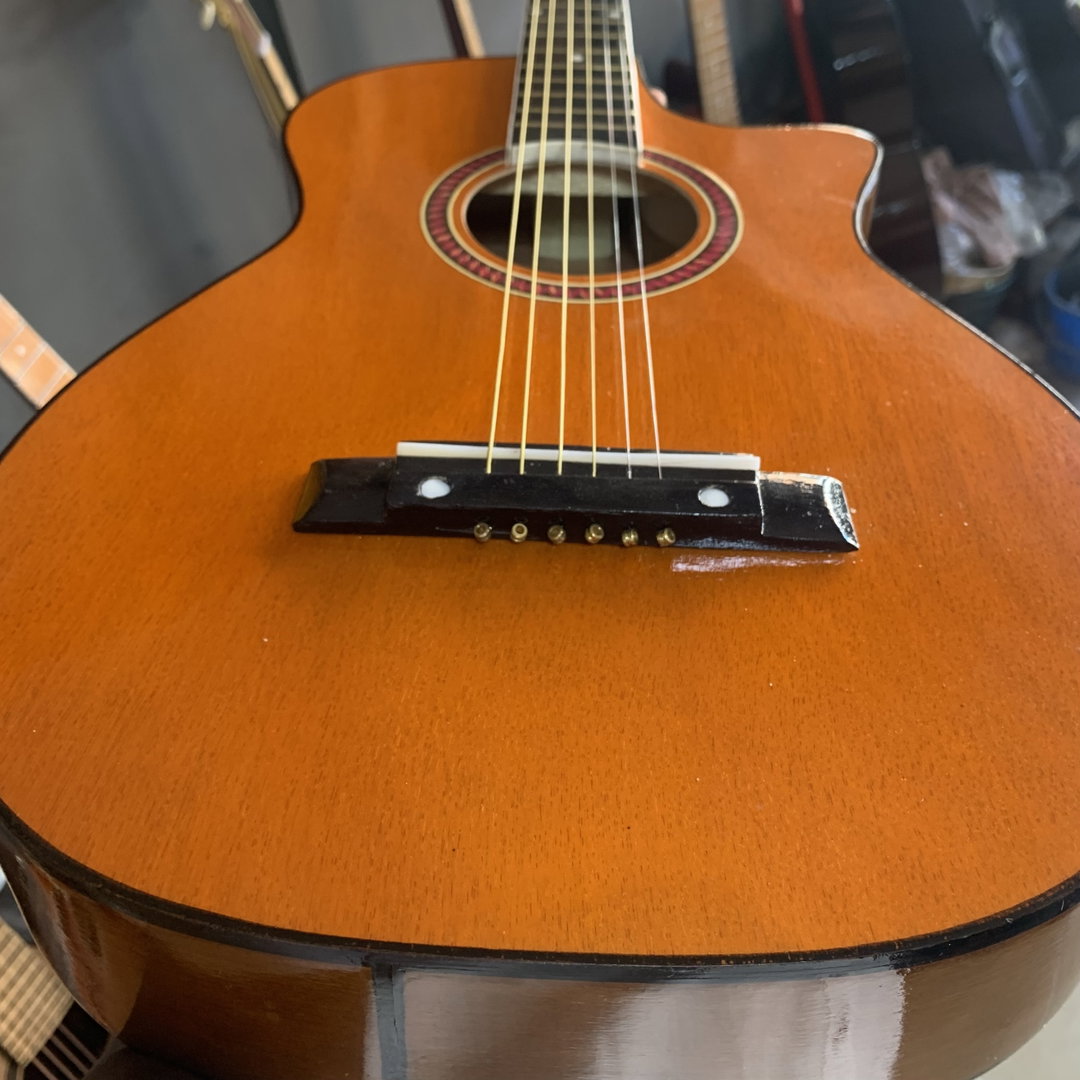 Guitar acoustic 4/4