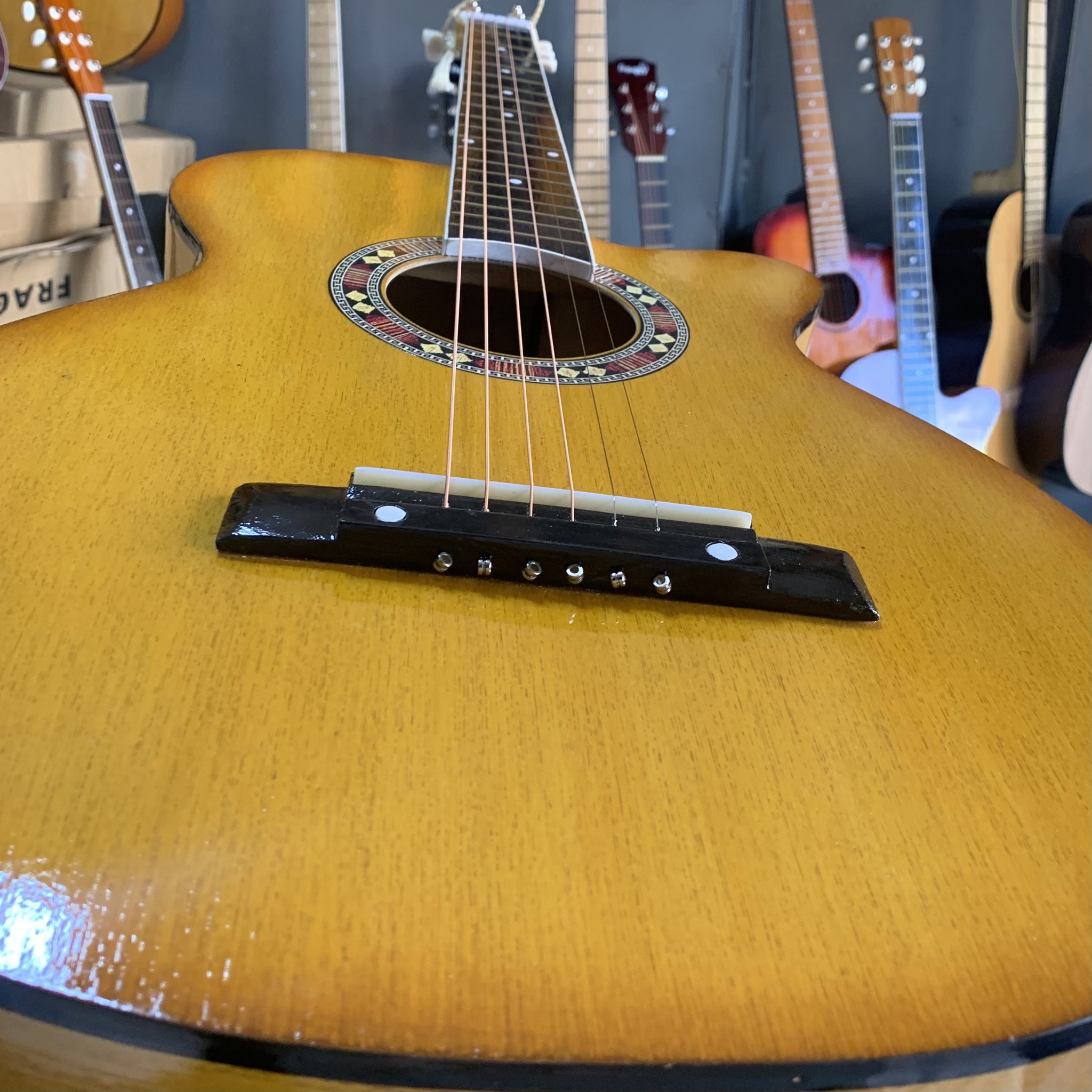 Guitar acoustic 4/4_5