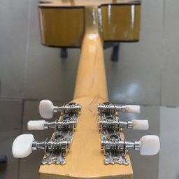 Guitar acoustic 4/4