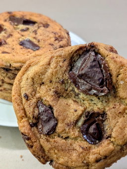 Dark Choc Chunk Sea Salt Cookies (box of 6)
