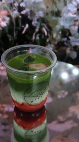 Ichigocha Latte