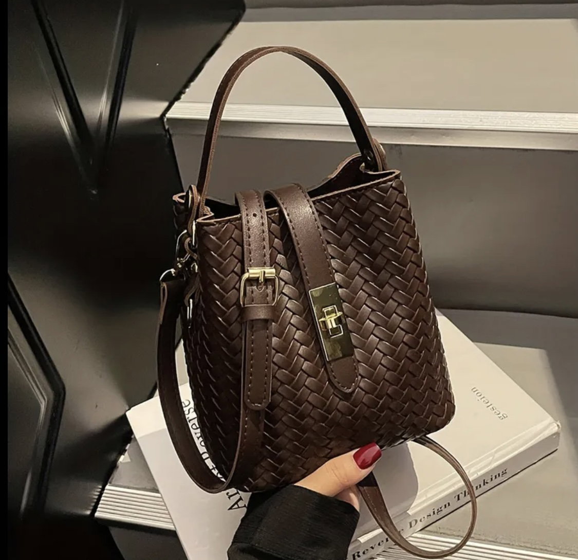 Sassy Woven Lock Bucket Bag_0