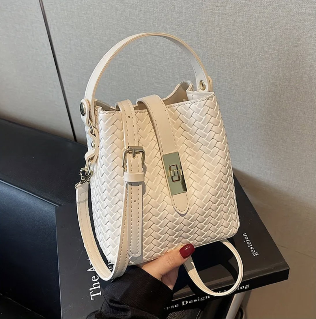 Sassy Woven Lock Bucket Bag_2