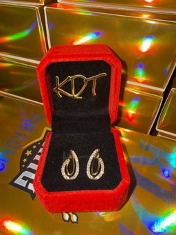 Aretes de Oro Amarillo de 10K con Diamantes Blancos Redondos de 0,50ctw