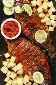 CROCKER BBQ Platter with potato chips and extra pepper sauce_0
