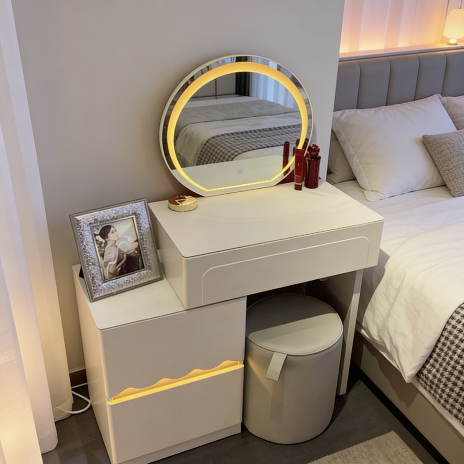 10700125 - ALYA VANITY TABLE SET_0