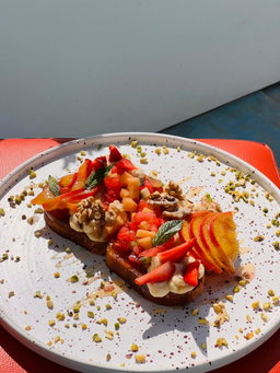 Toast Feta Miel & Fruits