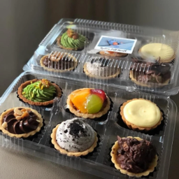 4pcs of ass mini tarts  