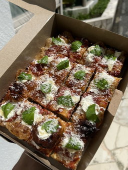 HOT HONEY TOMATO PEPPERONI