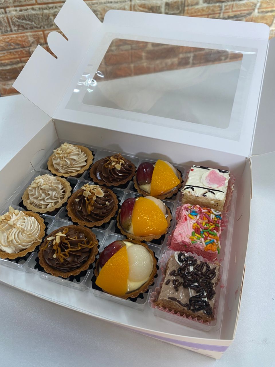 12pcs of ass mini tarts  