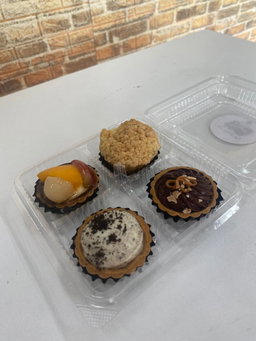 4pcs of ass mini tarts  