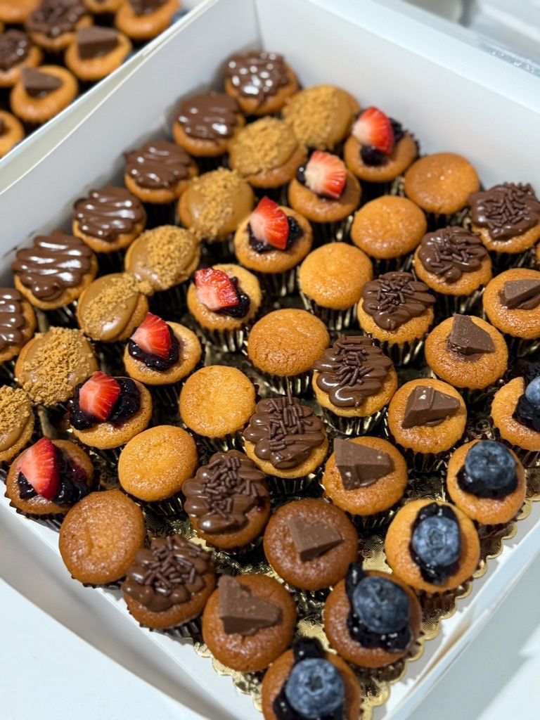 Assorted Mini Basque Cheesecake 9pcs_0