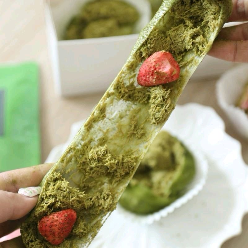 2pcs Strawberry Matcha Dubai Chewy Cookies