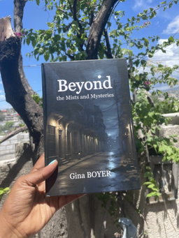 Beyond the mist and mysteries by Gina Boyer ( Version Anglaise)