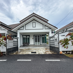 Leyna Homestay Muar