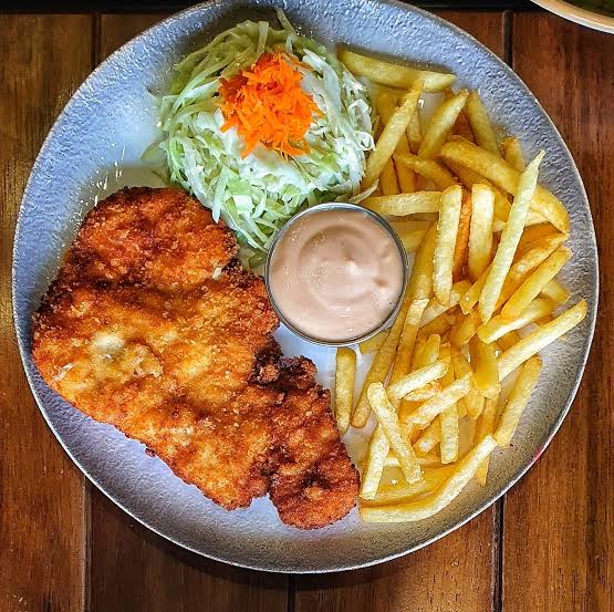 CHICKEN ESCALOPES AND FRIES_0