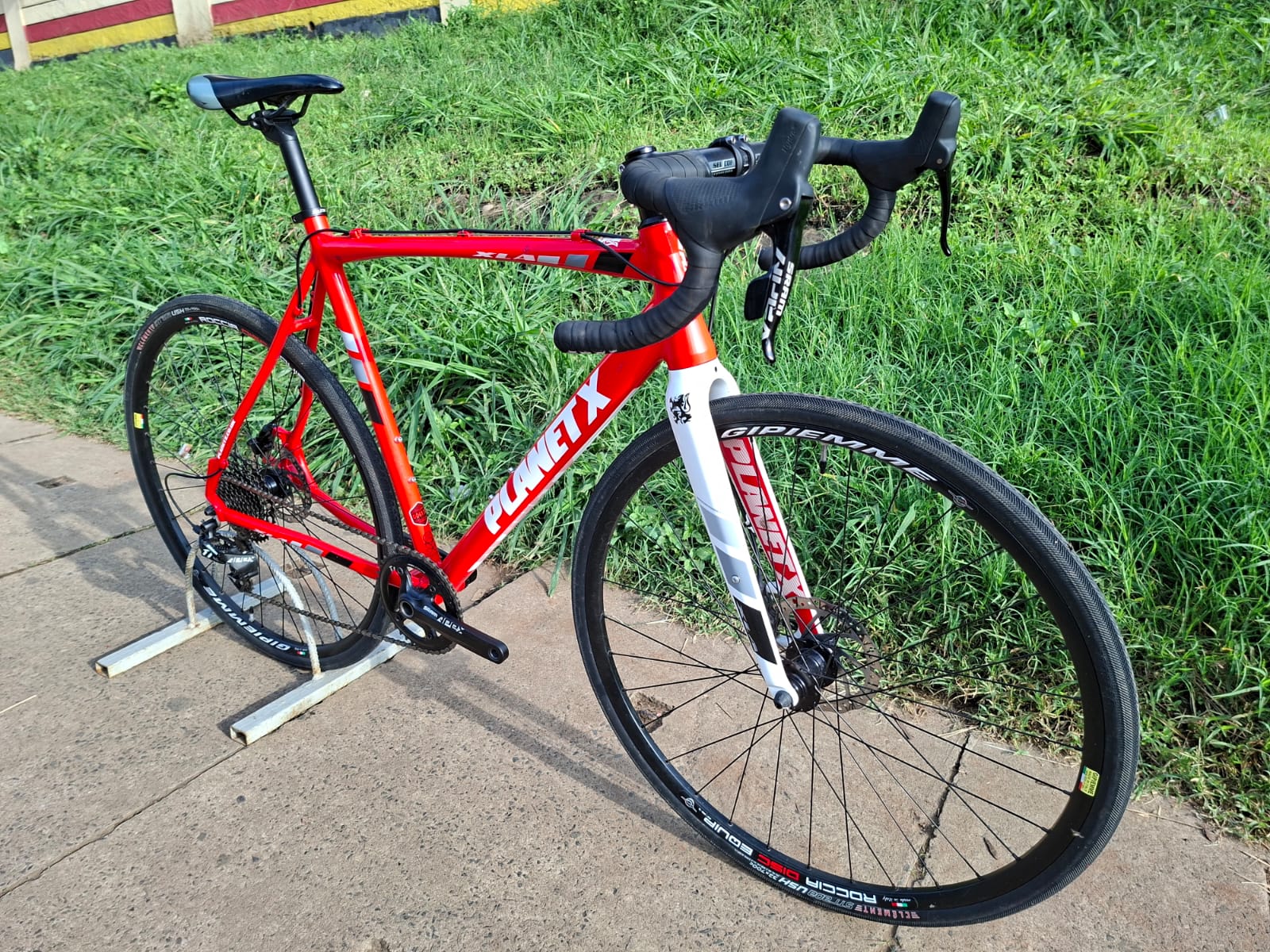 Planet X XLA SRAM Apex 1 Hydraulic Gravel Bike_0