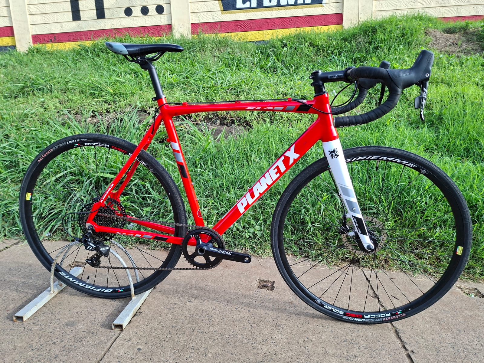 Planet X XLA SRAM Apex 1 Hydraulic Gravel Bike_11