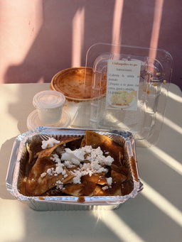 desayuno de chilaquiles  hombre