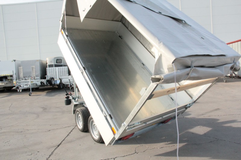 REMOLQUE CON CAJA BASCULANTE HIDRÁULICA HUMBAUR HUK 3052 Y 3055