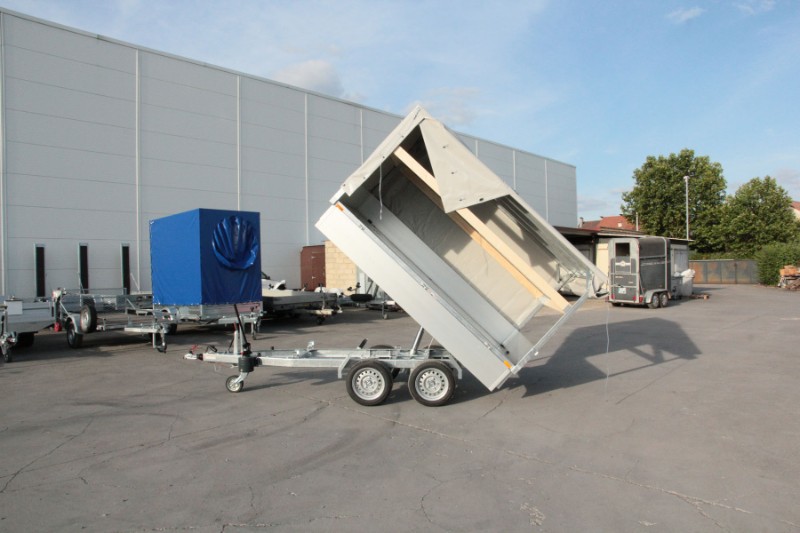 REMOLQUE CON CAJA BASCULANTE HIDRÁULICA HUMBAUR HUK 3052 Y 3055