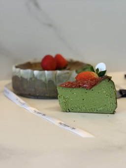 Strawberry Matcha Basque Cheesecake 