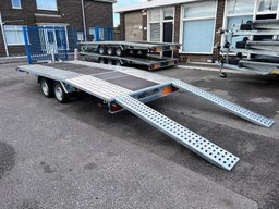Remolque para transporte de vehículos JUPITER Beaver Tail 4,58 m × 2,10 m – PTA 2 700 kg