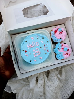 Bento + 2 cupcakes