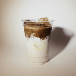 iced hojicha latte