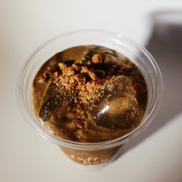 iced biscoff comfort hojicha