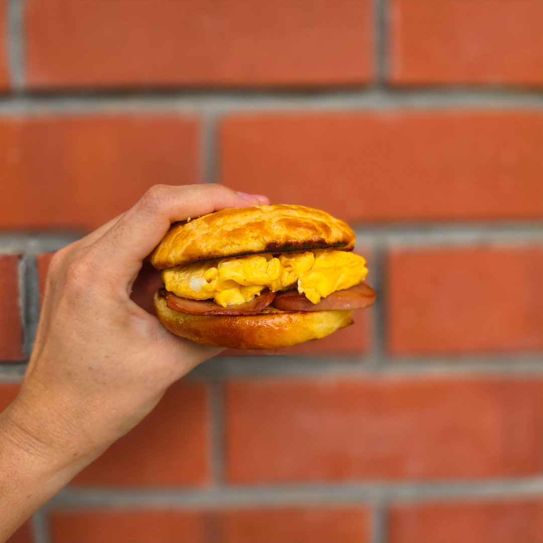 Bolo Brekkie Bun