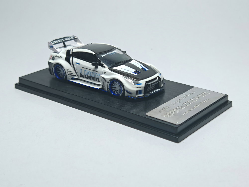 MODEL COLLECT 1/64 SKYLINE GTR (R35) LIBERTY WALK_5